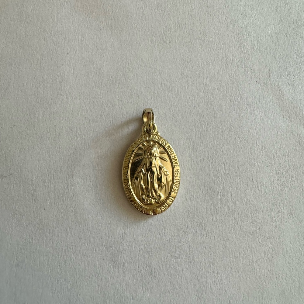 Virgin mary pendant
